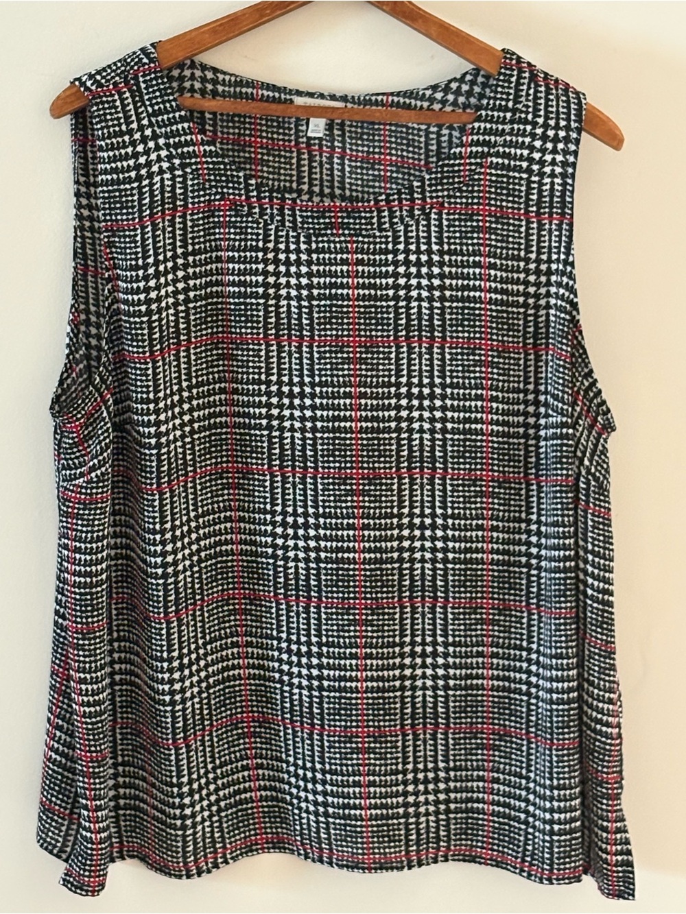 Talbots Black and White Top with Red Stripe Sleeveless Excellent Condition